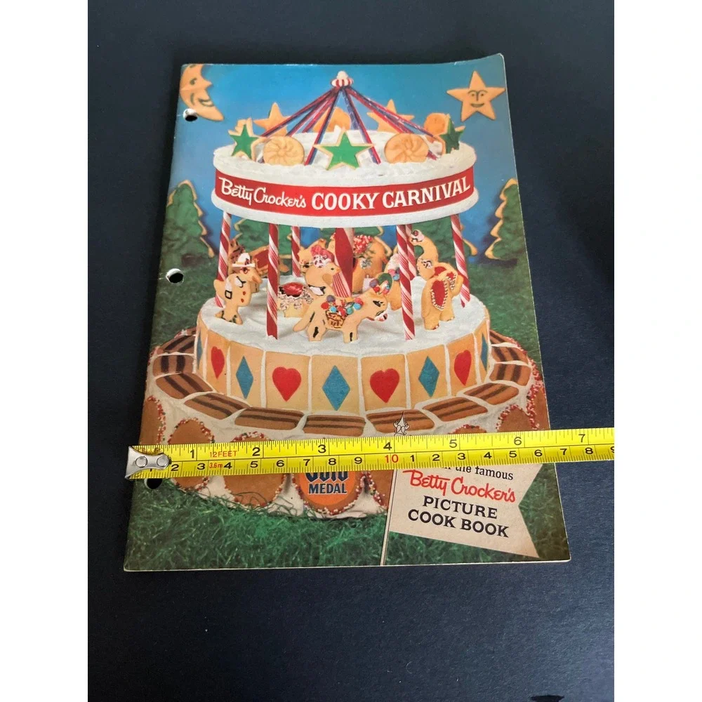 Vintage Betty Crocker Cooky Carnival Picture Cook Book Booklet Gold Medal Flour
